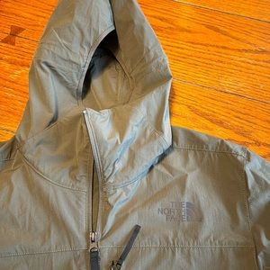 Mens  The North Face Windwall light weight jacket